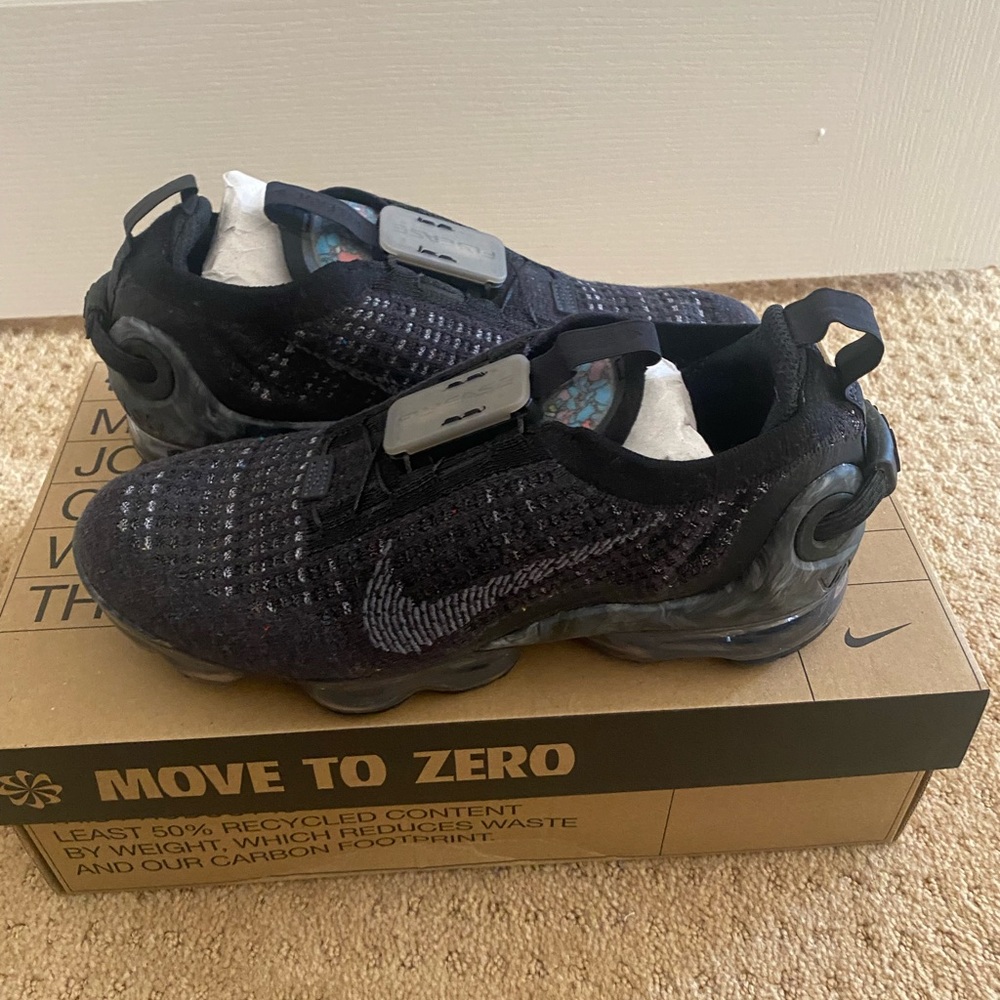 New size 7 women’s Nike Vapormax 2020